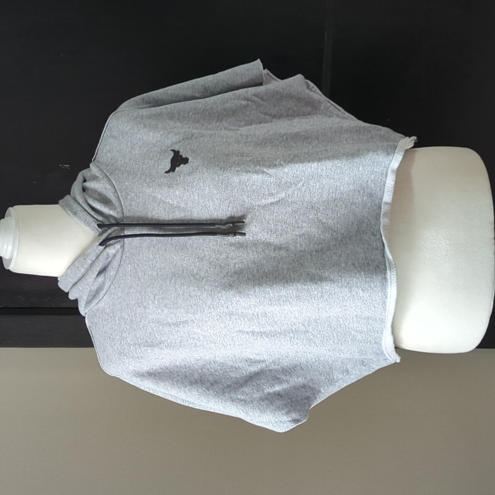 Cropped Under Armour Raw Hem short sleeved hoodie